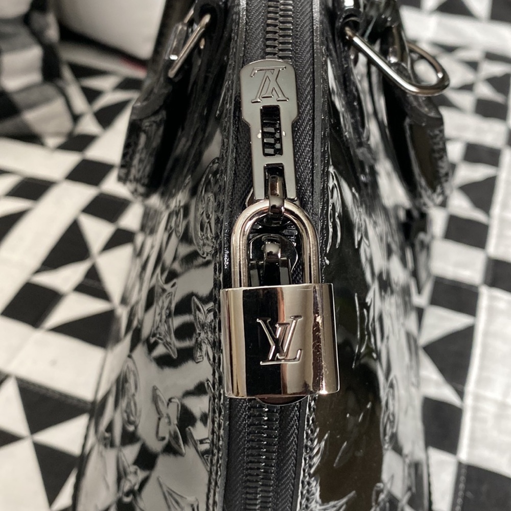 Sold🖤 Louis Vuitton Alma PM Magnetique - Picture 14 of 16